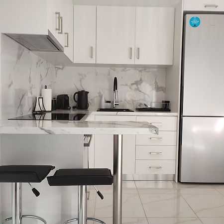 Elegant & Modern Apartment Near To Athens Riviera พีเรียส ภายนอก รูปภาพ
