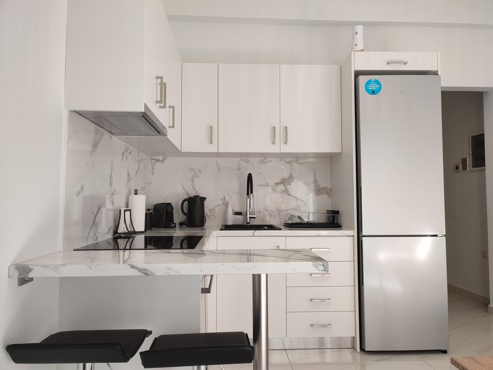 Elegant & Modern Apartment Near To Athens Riviera พีเรียส ภายนอก รูปภาพ