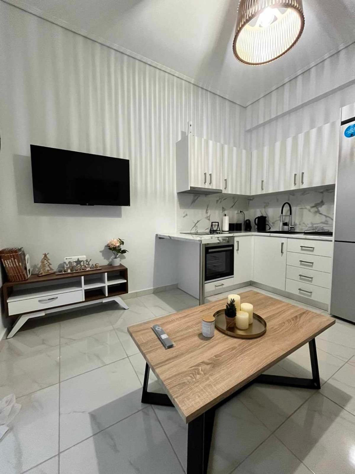Elegant & Modern Apartment Near To Athens Riviera พีเรียส ภายนอก รูปภาพ