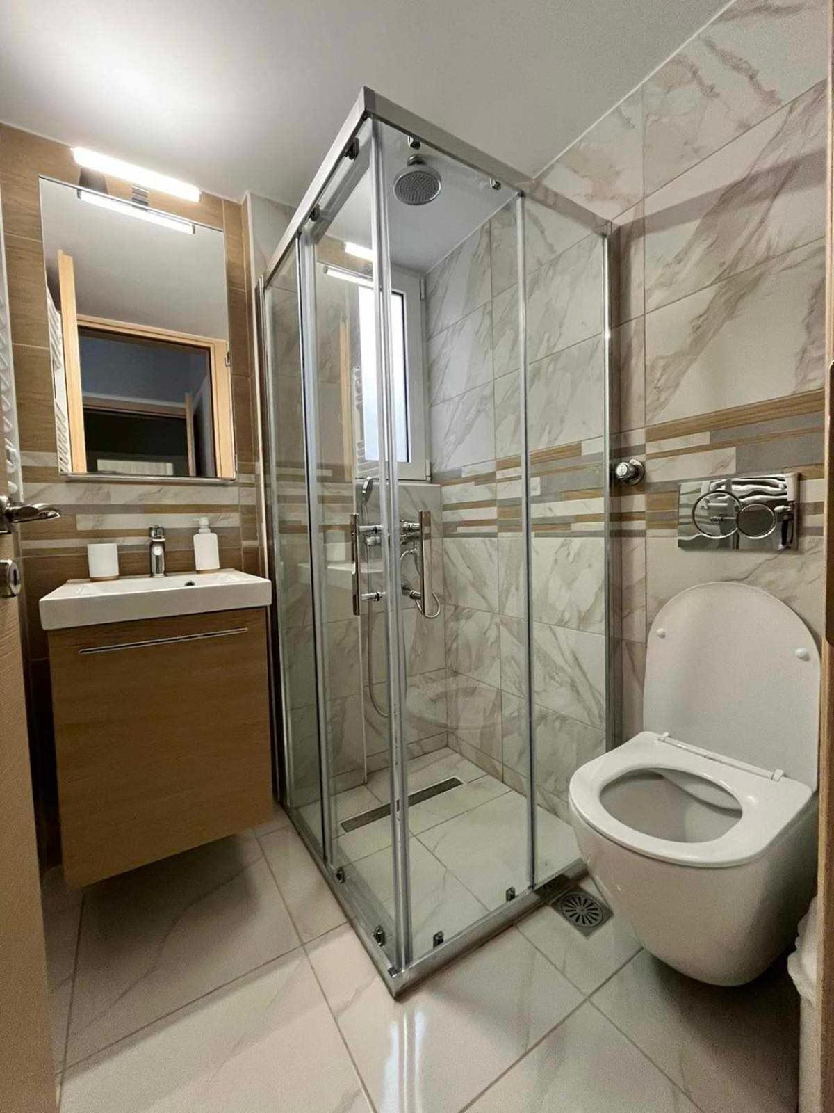 Elegant & Modern Apartment Near To Athens Riviera พีเรียส ภายนอก รูปภาพ